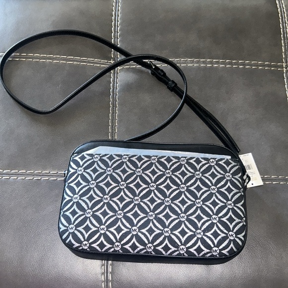 Brand new Large Michael Kors Jet set crossbody - Picture 2 of 6